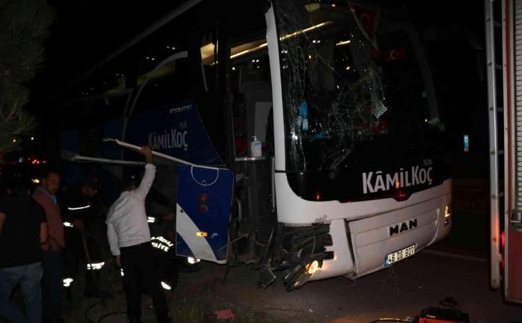  Afyonkarahisar’da yürekleri ağza getiren otobüs kazası