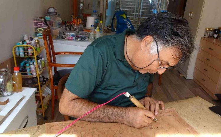  Emekli albay, hobi olarak başladığı deri işleme sanatındaki eserlerini koleksiyona dönüştürdü