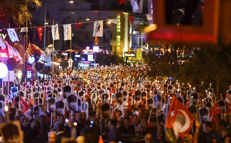  Antalya’da geceyi meşaleler aydınlattı