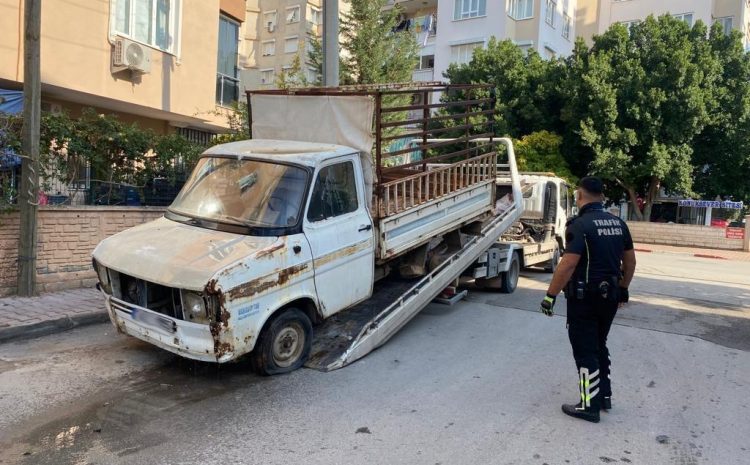  Antalya’da uygunsuz park eden ve hurda araçlar sorgulandı