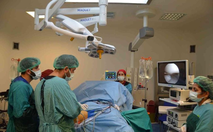  15 yaşındaki Ukraynalı hastaya büyüme plaklarını koruyan ameliyat