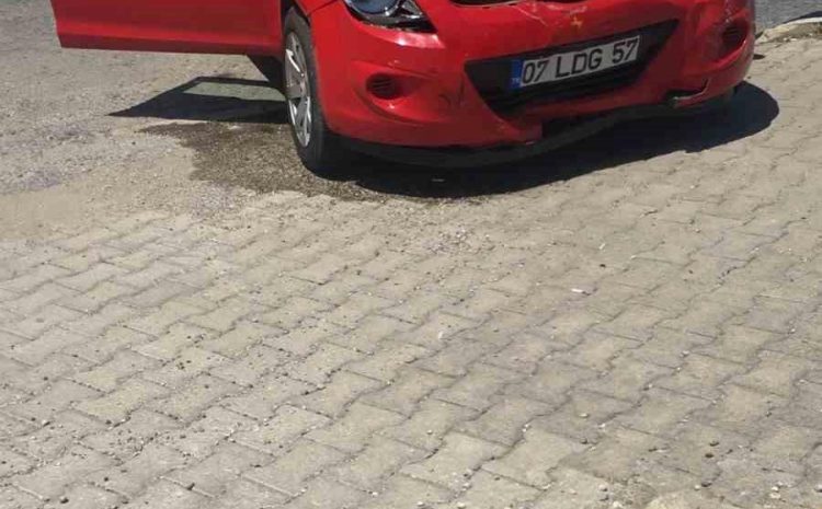  Antalya’da otomobiller çarpıştı: 2 yaralı