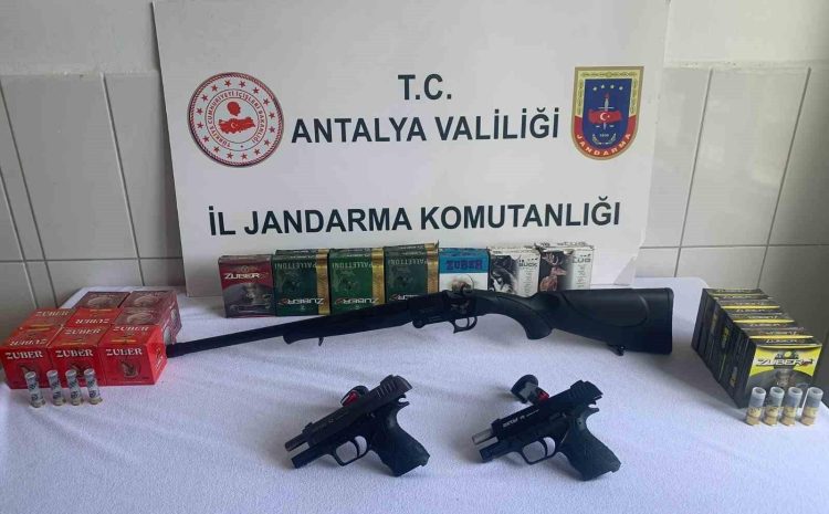 Antalya’da ruhsatsız tüfek ve tabanca ele geçirildi