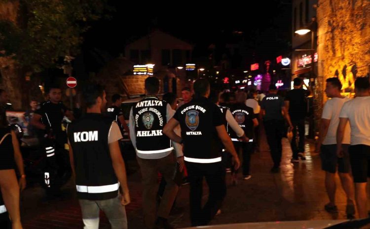  Antalya’da eğlence merkezlerine 48 ekip 102 polisle ’huzur’ uygulaması