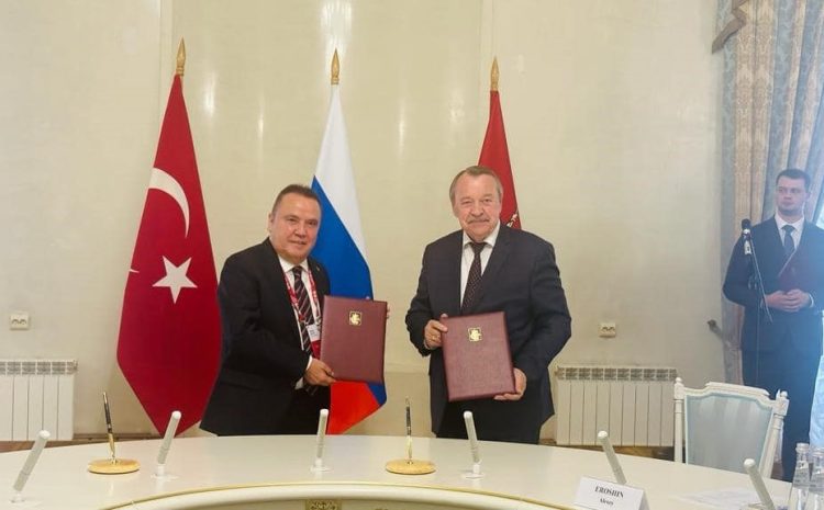  Başkan Böcek Moskova’da işbirliği protokolü imzaladı