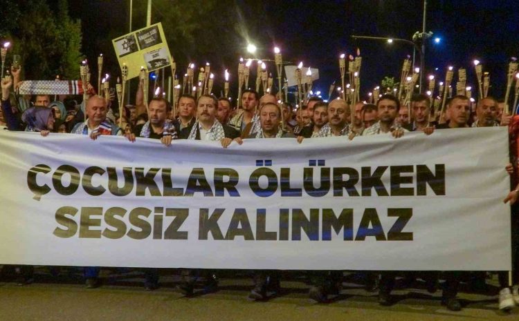  Antalya’da binlerce kişinin katılımıyla Filistin’e destek yürüyüşü