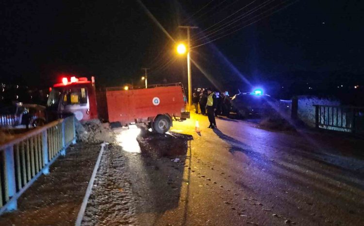  Antalya’da itfaiye aracı ile otomobil çarpıştı: 2 yaralı
