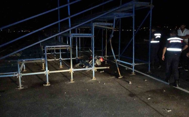  Antalya’da motosiklet demir yığınlarına çarptı: 2 ağır yaralı