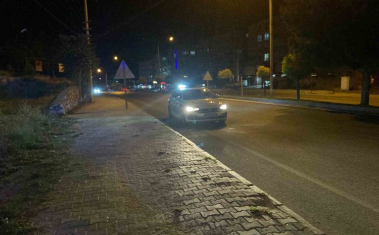 Burdur’da yolun karşısına geçmen isteyen yayaya otomobil çarptı